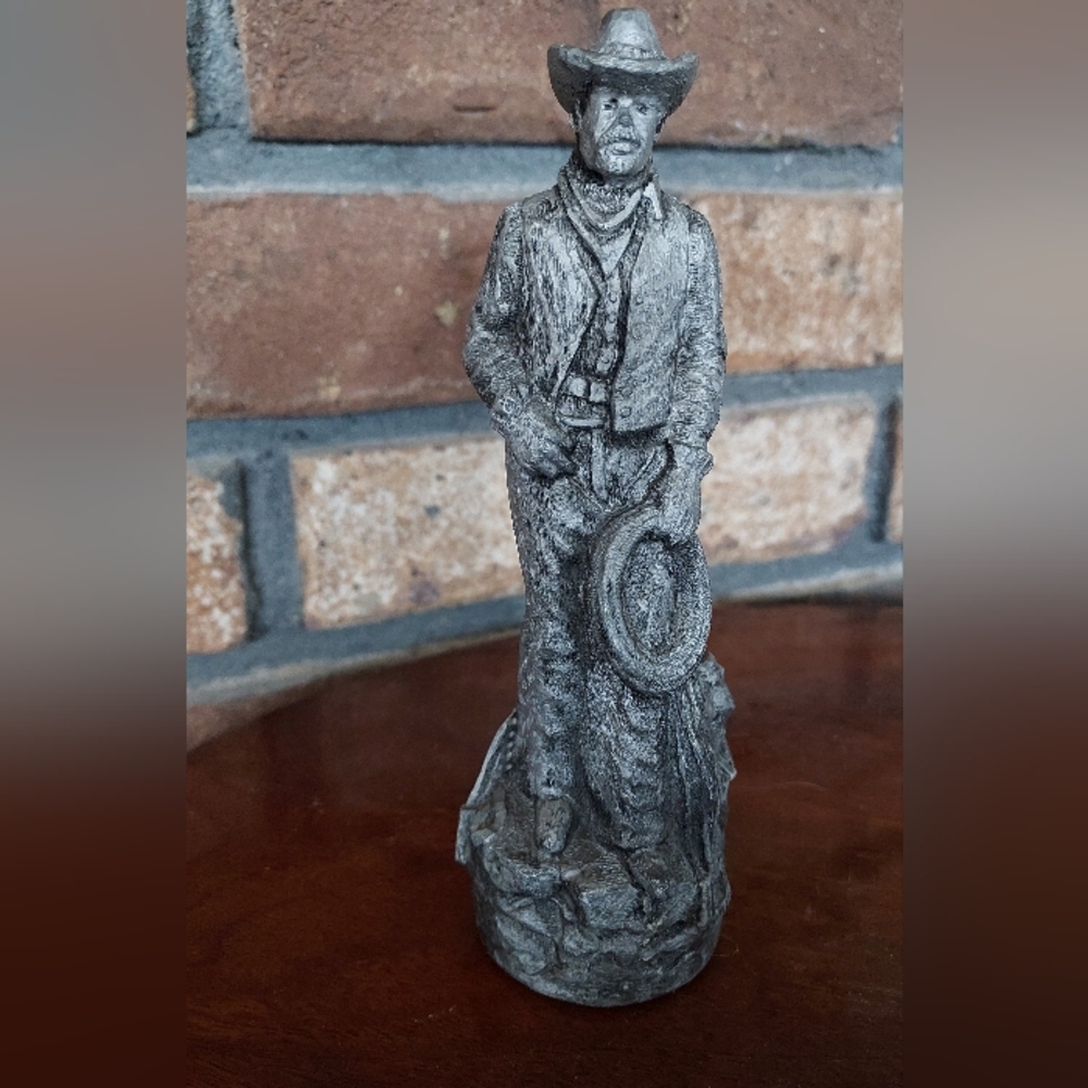 Western Cowboy Statue With Rope Stetson Hat Resin Pewter Color 6 Inches